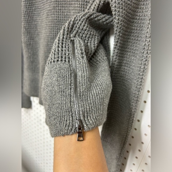 Vetta The Cropped Grey Knit Sweater - Picture 4 of 6